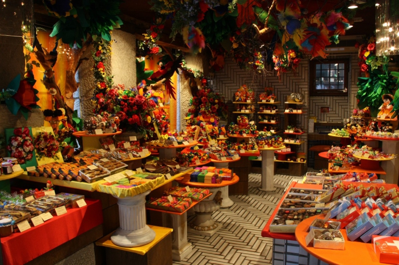 vente-LA ROCHETTE-min_candy_store_chocolate_shop_chocolate_switzerland-393515